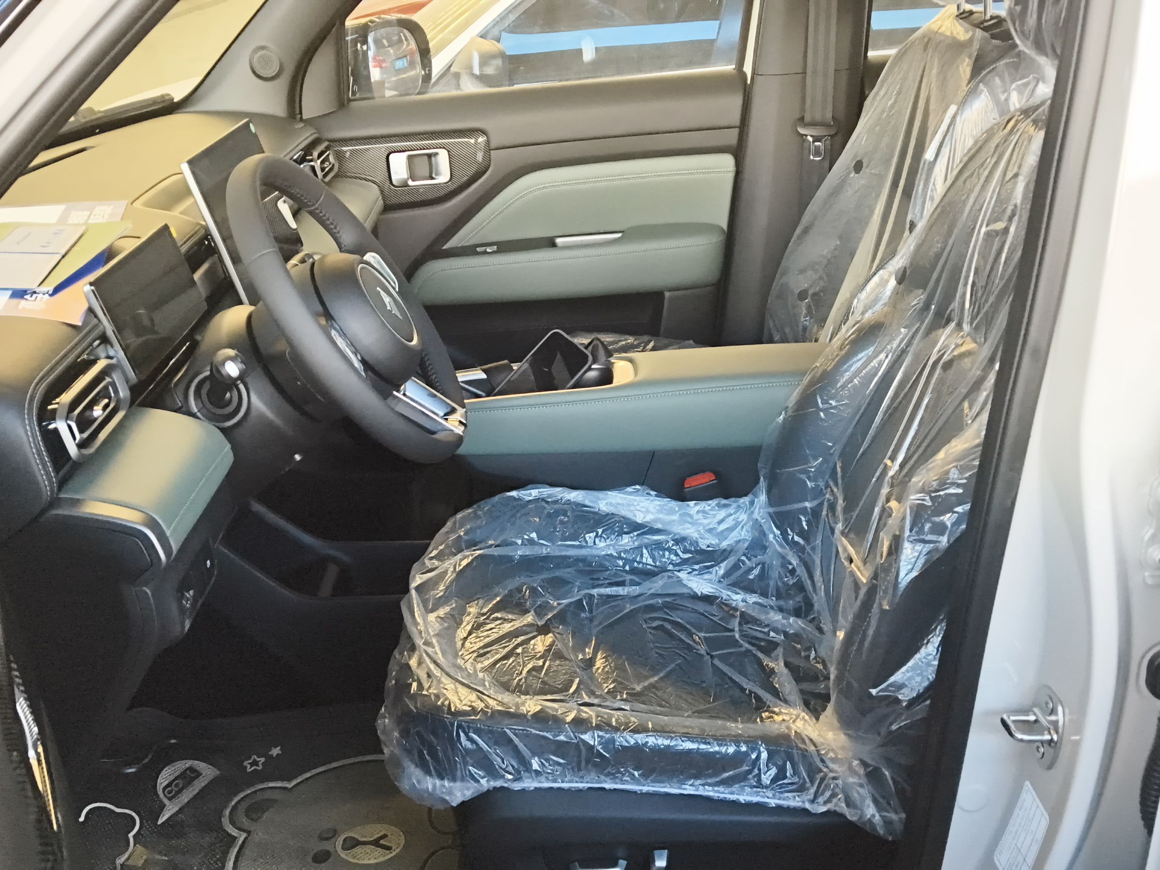 المقاعد الأمامية داخل السيارة