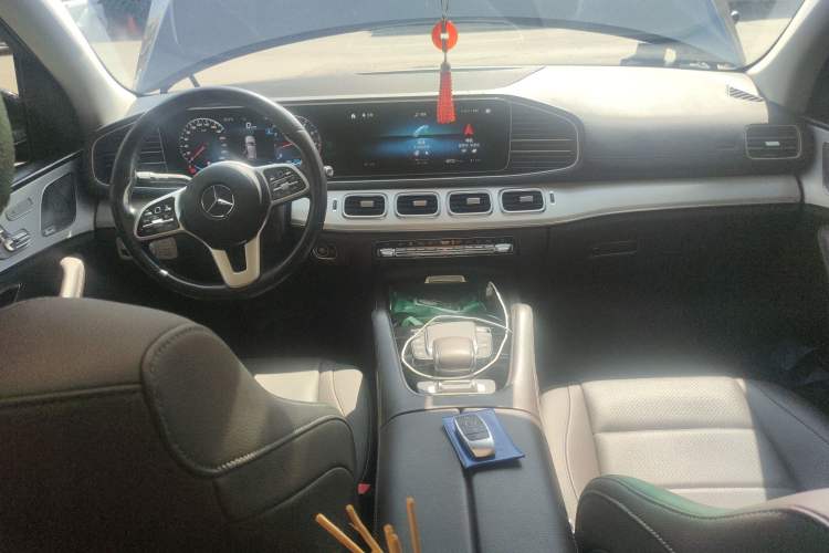 Used Mercedes-Benz GLE 2021 GLE 450 4MATIC Stylish Model Center Console
