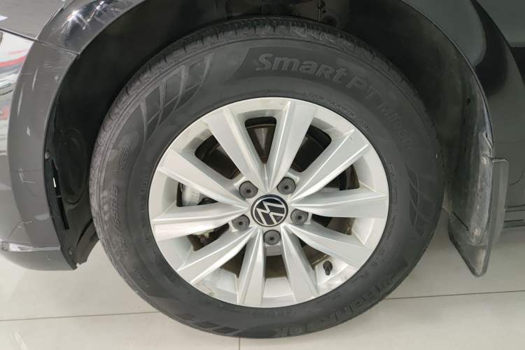 Used Volkswagen Lavida 2021 1.5L Automatic Fashion Edition Left Front Wheel Hub
