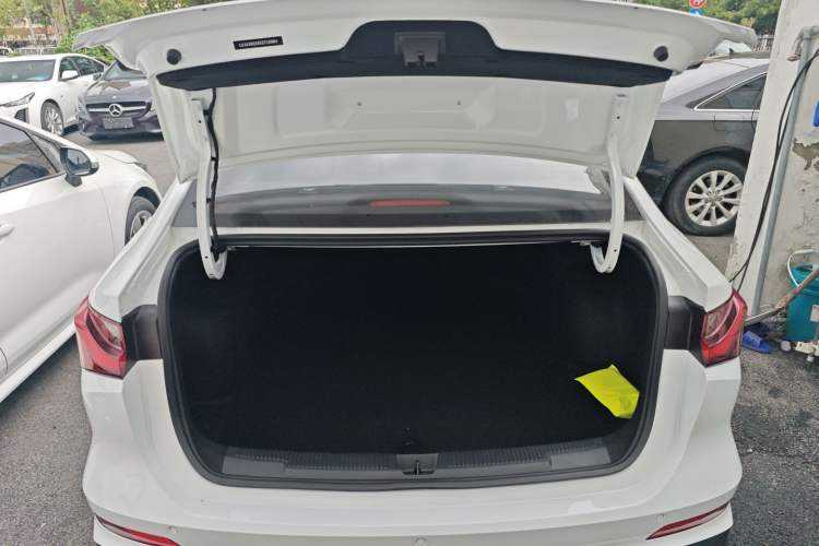 Used Roewe i5 2024 1.5L CVT Luxury Edition
