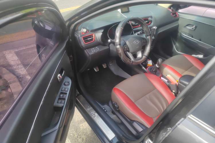 Used Kia K2 2012 Sedan 1.4L MT TOP Commemorative Edition