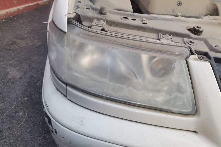 Used Volkswagen Jetta 2005 CIF Partner Right Front Headlight