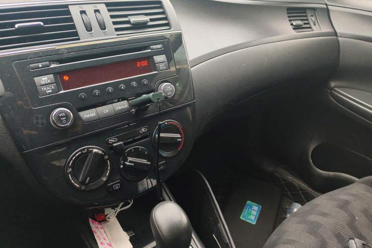Used Nissan Tiida 2014 1.6L CVT Comfort Model Audio And AC Panel
