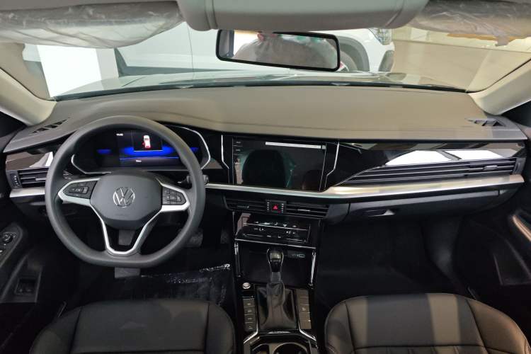 Used Volkswagen Passat New Energy 2025 430 PHEV Hybrid Business Edition Center Console