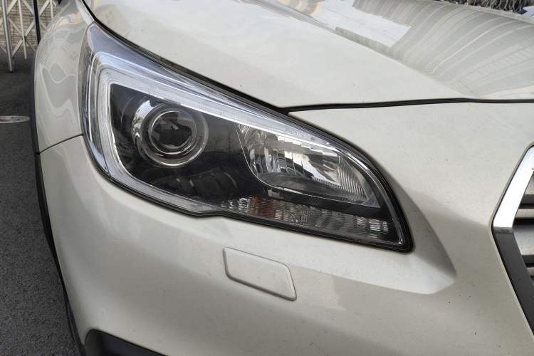 Used Subaru Outback 2016 2.5i Luxury Navigation Edition Right Front Headlight