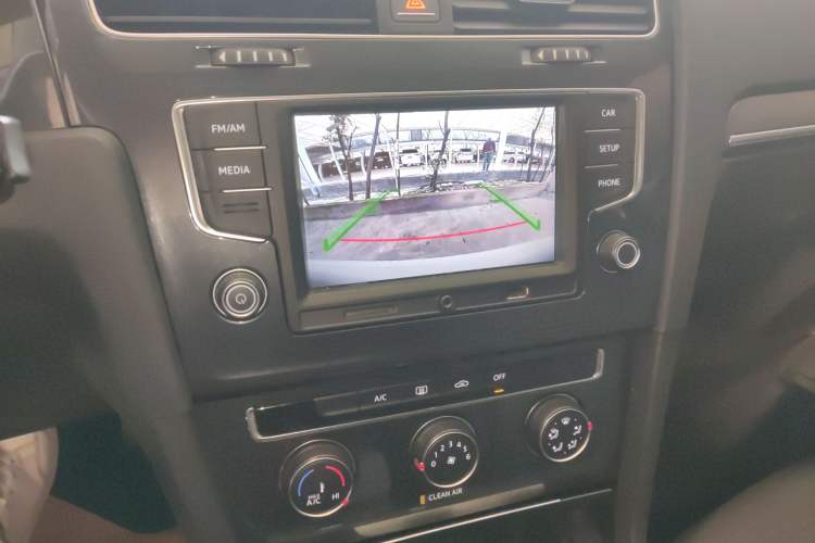 Used Volkswagen Golf 2017 1.6L Automatic Comfort Million-Vehicle Anniversary Edition
