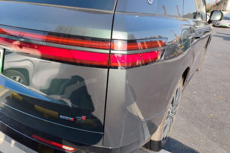 Used Denza N9 2025 Flagship Model
