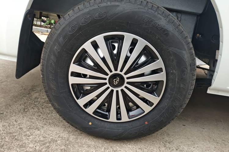 Used CHANGAN KAICHENG Ruixing EM80 2025 Wealth Edition Passenger Version Comfortable Model 6 Seats 300km Side-Hinged Doors
