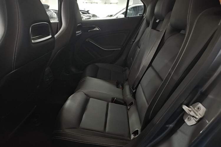 Used Mercedes-Benz GLA 2017 GLA 220 4MATIC Fashion Model Left Rear Seat