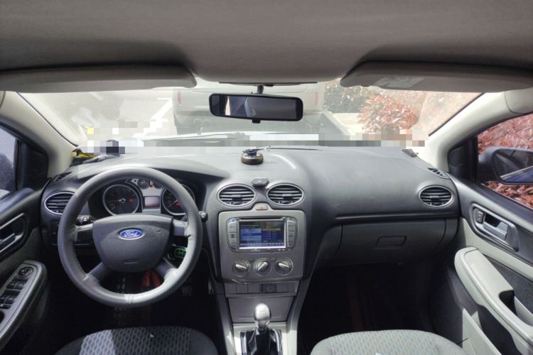 Used Ford Focus 2012 Hatchback Classic 1.8L Manual Base Model Center Console