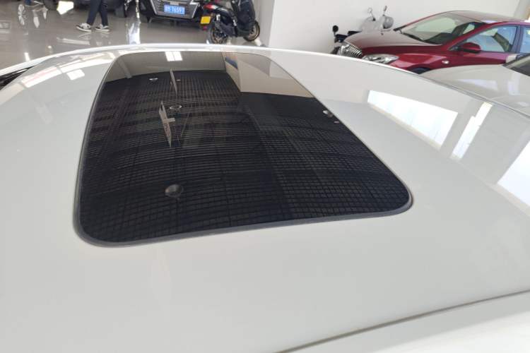 Used Chevrolet Cavalier 2019 320 Automatic Xinyue Edition Roof