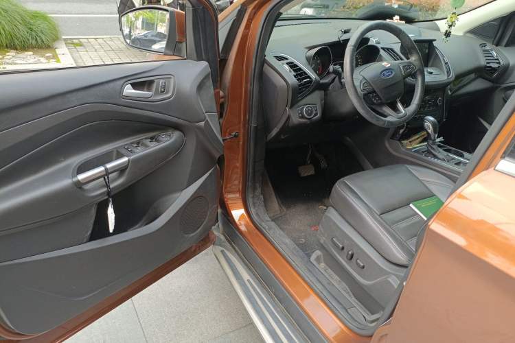 Used Ford Kuga 2018 Facelifted EcoBoost 180 Two-Wheel Drive Luxury Wing Edition Driver Seat