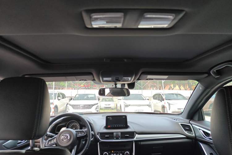 Used Mazda CX-4 2018 2.0L Automatic Two-Wheel Drive Blue Sky Premium Upgrade Version China VI Standard
