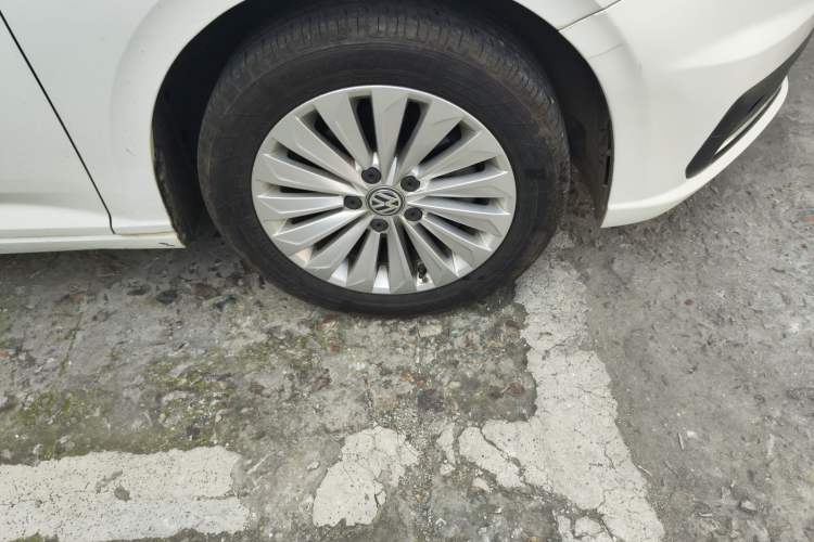Used Volkswagen Lavida 2018 1.5L Automatic Comfort Edition China V Standard Right Front Wheel Hub