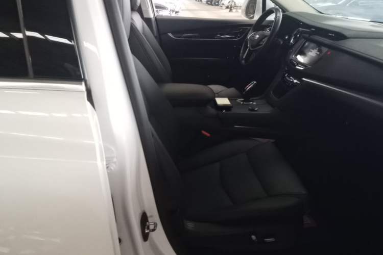 Used Cadillac XT5 2017 Anniversary Edition 25T Luxury Model
