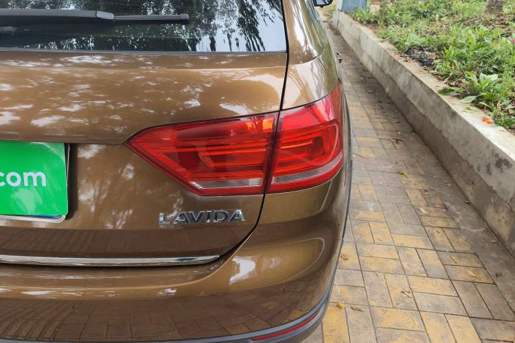 Used Volkswagen Cross Lavida 2014 1.6L Automatic