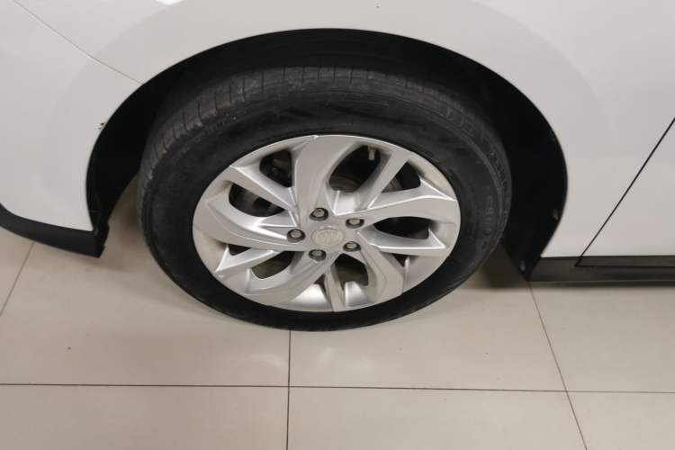 Used Buick Velite 6 2022 Connected & Shared PLUS Left Front Wheel Hub