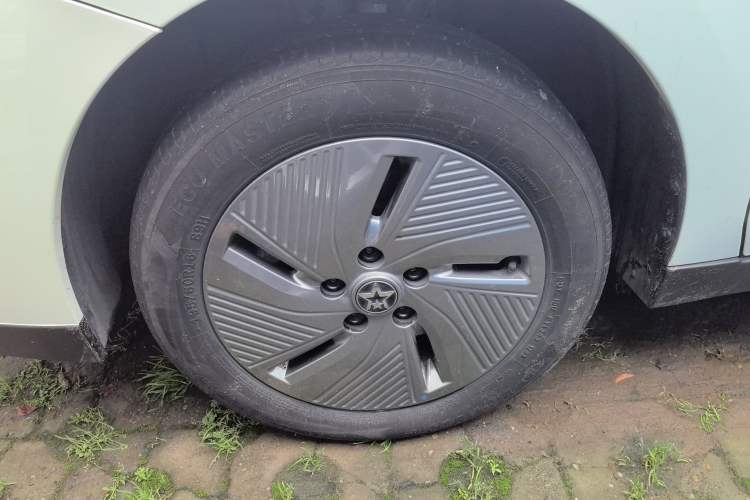 Used Venucia D60EV 2023 PLUS Comfort Edition CI Model Left Front Wheel Hub