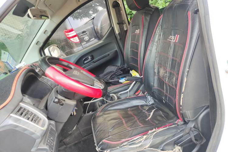 Used Jinbei Gold Hiace M Classic 2022 1.5L Travel Lion Passenger Van 6 Seats
