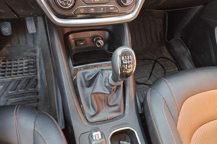 Used Wuling Hongguang S3 2018 1.5L Manual Luxury Model China V Standard
