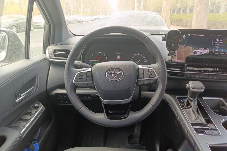 Used Toyota SIENNA 2024 2.5L Hybrid Luxury Edition Steering Wheel