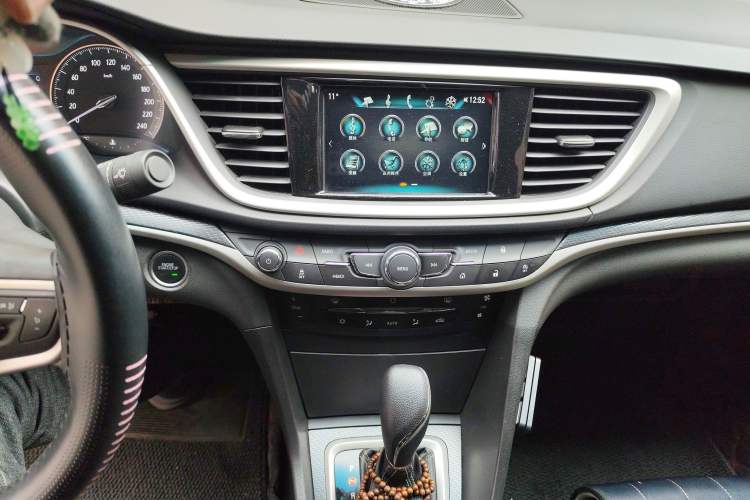 Used Buick Excelle GX 2018 18T Automatic Flagship Model Audio And AC Panel