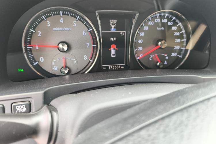 Used Toyota Crown 2015 2.0T Fashion Edition Odometer Close Up