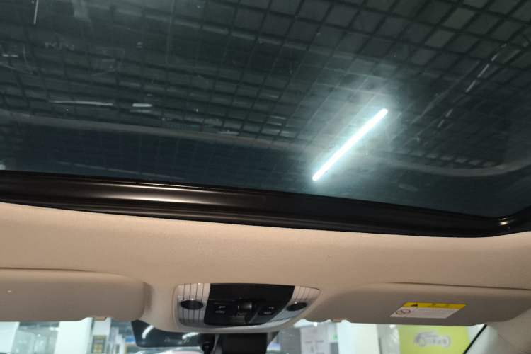 Used Kia Seltos 2023 1.5L CVT Luxury Edition Headliner