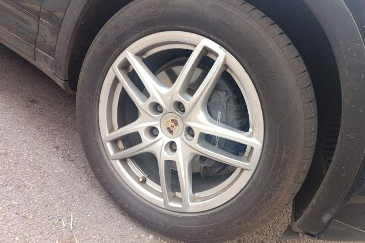 Used Porsche Cayenne 2011 Cayenne 3.0T Right Front Wheel Hub