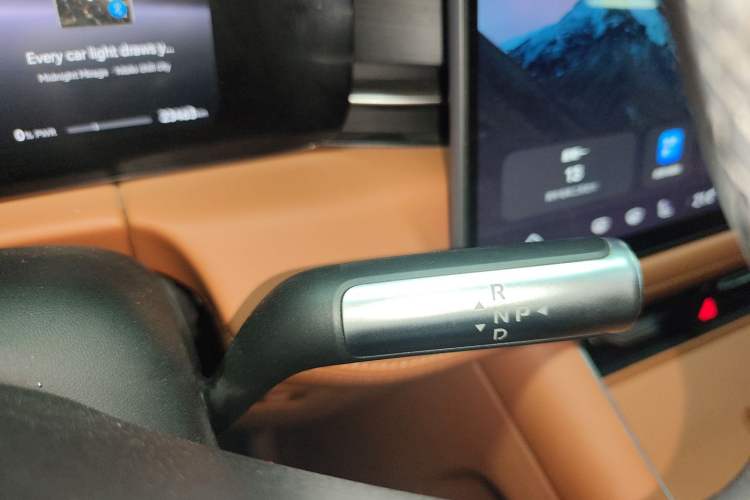 Used Hima AITO M5 2025 Extended-Range Ultra All-Wheel-Drive Version Gear Lever