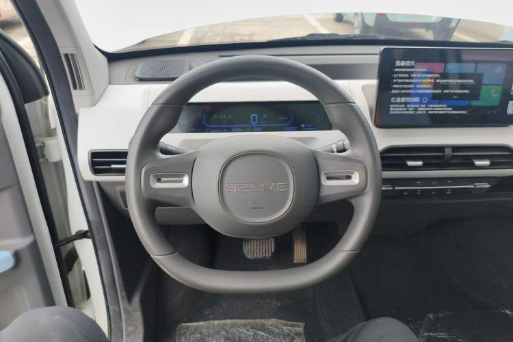 Used Geely Galaxy Panda 2023 Panda Mini 200km Dynamic Bear Steering Wheel