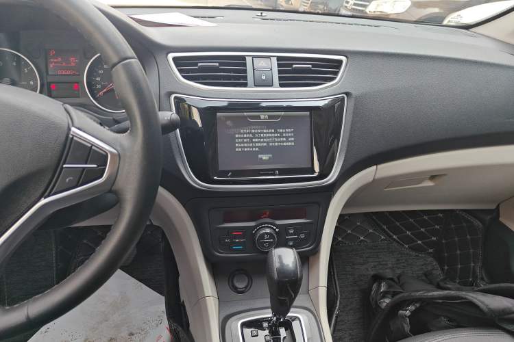 Used Dongfeng Aeolus L60 2015 1.8L Automatic New Rui Model
