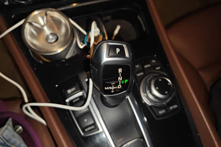 Used BMW 5 Series GT 2010 535i Luxury Edition Gear Lever