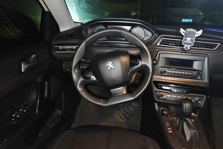 Used Peugeot 308 2016 1.6L Automatic Fashion Edition Steering Wheel