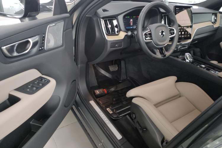 Used Volvo XC60 2026 B5 4x4 SmartDrive Sport Edition