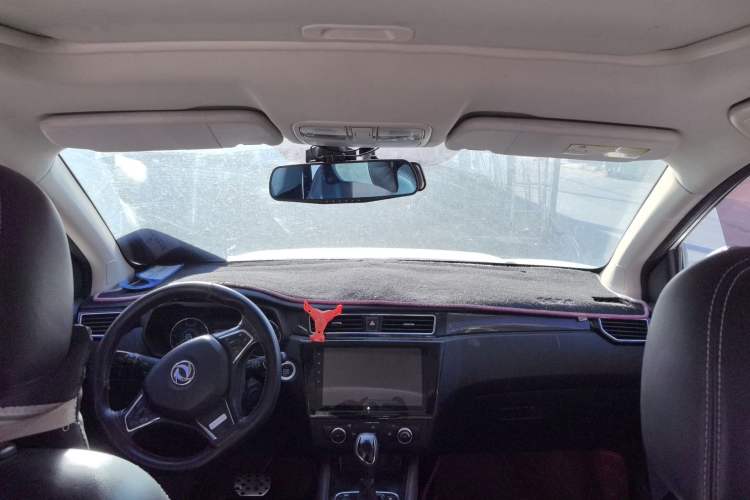 Used Dongfeng Fengon 580 2016 Revised Version 1.5T CVT Luxury Edition Center Console