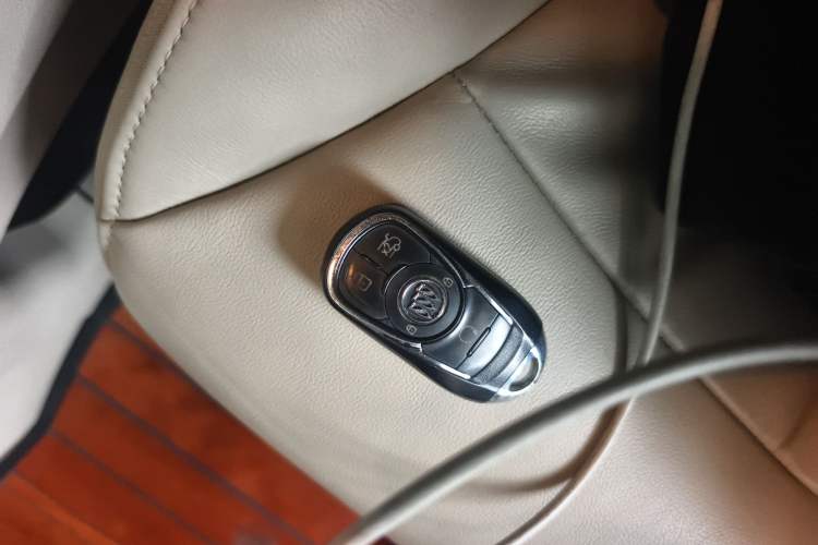 Used Buick GL8 2018 28T Luxury Model China VI Standard
