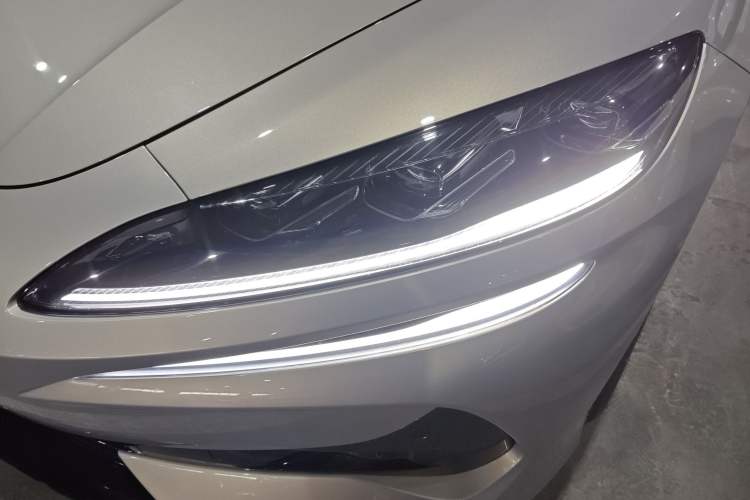 Used Denza Z9GT 2024 1100 Four-Wheel Drive Max Edition Left Front Headlight