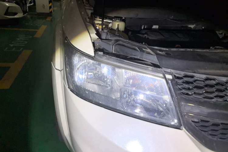 Used Dodge Journey 2013 2.4L Two-Wheel Drive Luxury Version