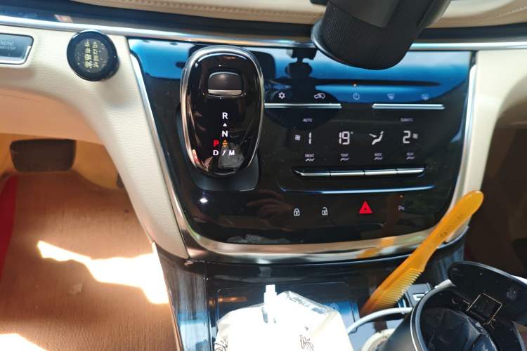 Used Buick GL8 2023 Facelifted Land Cruiser Executive Luxury Version