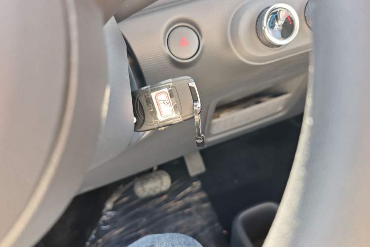 Used Wuling Zhiguang New Energy 2025 Standard Model Vehicle Key