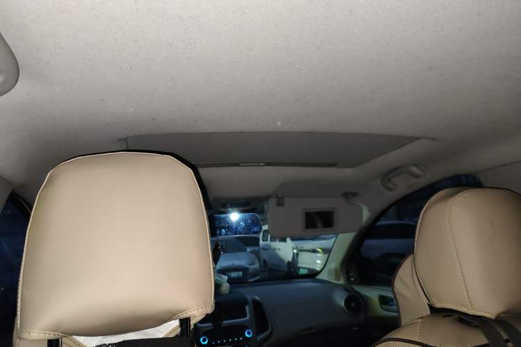 Used Chevrolet Aveo Sonic 2014 Sedan 1.4SL AT Stylish Sunroof Edition
