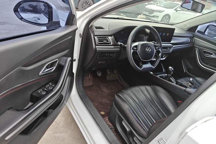 Used BAIC Beijing U7 2019 1.5T Manual Elite Version China VI