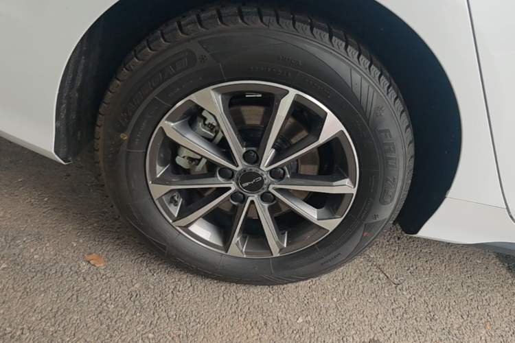 Used BYD Destroyer 05 2023 Champion Edition DM-i 55KM Luxury Model Right Rear Wheel Hub