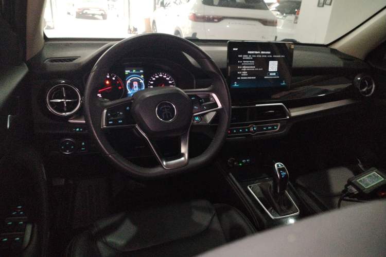 Used BYD Song 2021 Classic Edition 1.5T Automatic Elite Model Center Console