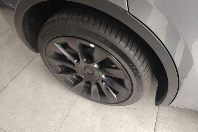 Used Tesla Model Y 2024 Long-Range All-Wheel-Drive Version