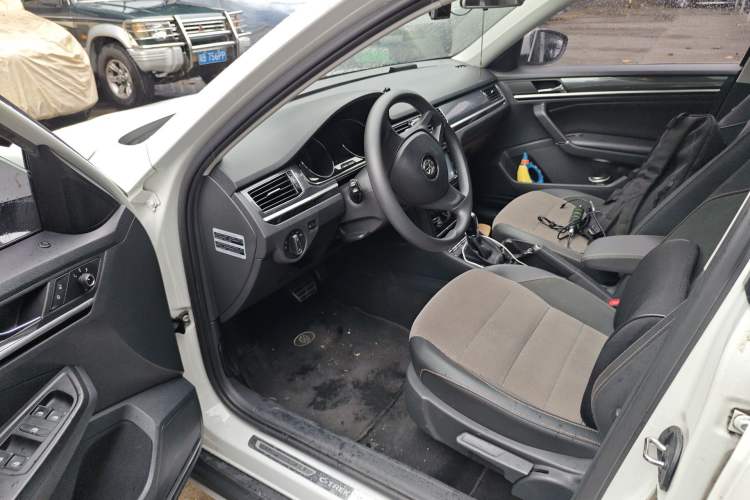 Used Volkswagen C-TREK 2017 230TSI DSG Comfort Version Driver Seat