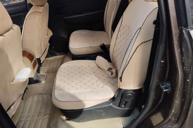 Used Dongfeng Fengon 330 2014 1.5L Manual Utility Version DK15 Left Rear Seat