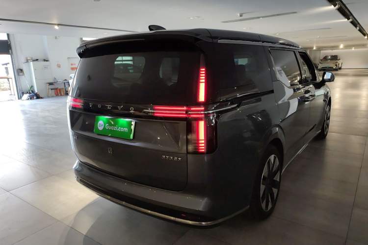 Used Volvo EM90 2025 Ultra Six-Seater
