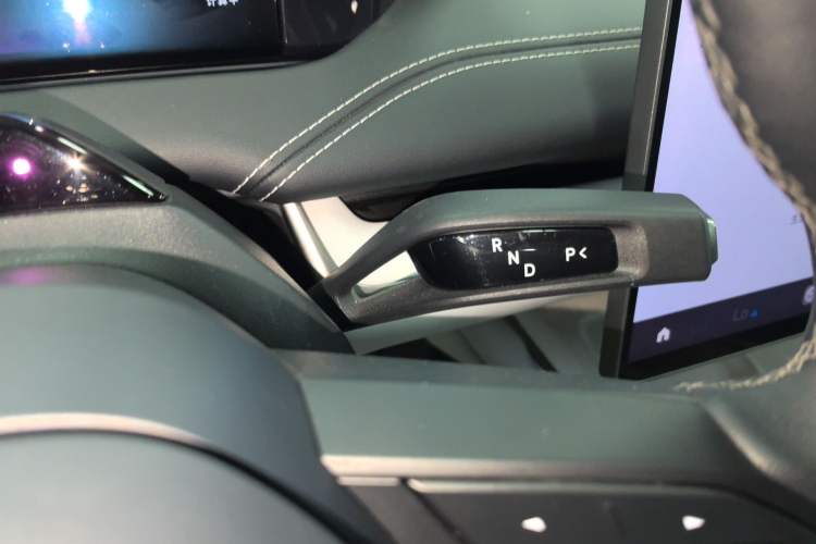 Used Xiaomi Auto SU7 2024 Four-Wheel Drive Ultra-Long Range Advanced Intelligent Driving Max Edition Gear Lever